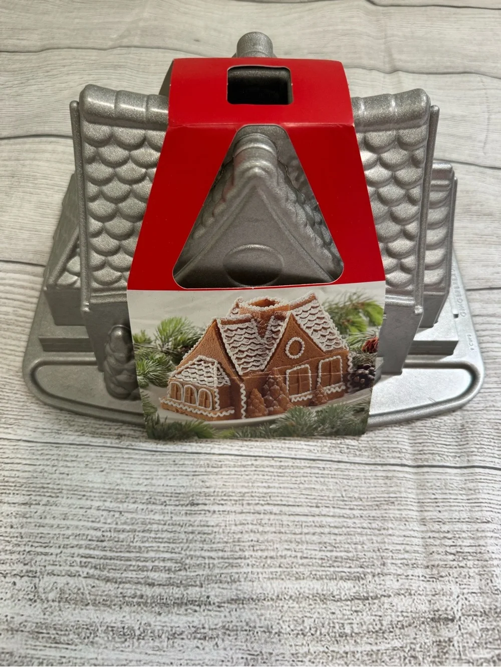 Nordic Ware NWT Gingerbread House Bundt Pan